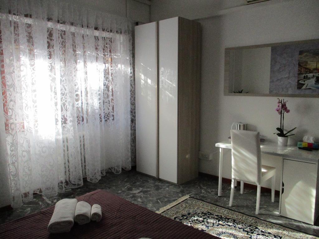 Maxim Rooms Рим Екстериор снимка