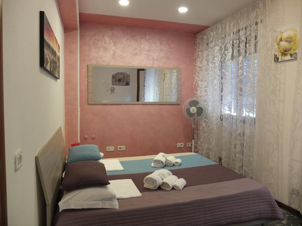 Maxim Rooms Рим Екстериор снимка