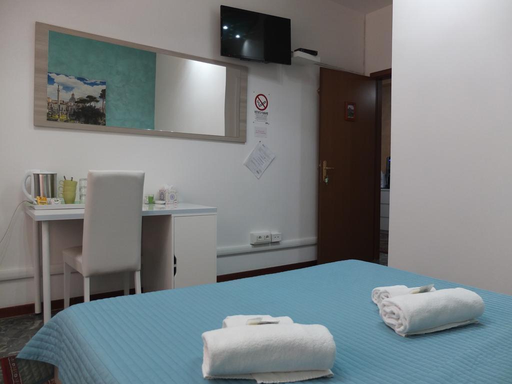 Maxim Rooms Рим Екстериор снимка