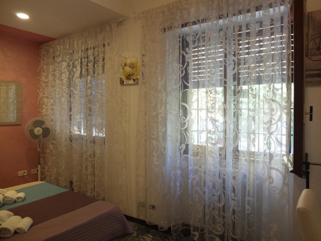 Maxim Rooms Рим Екстериор снимка