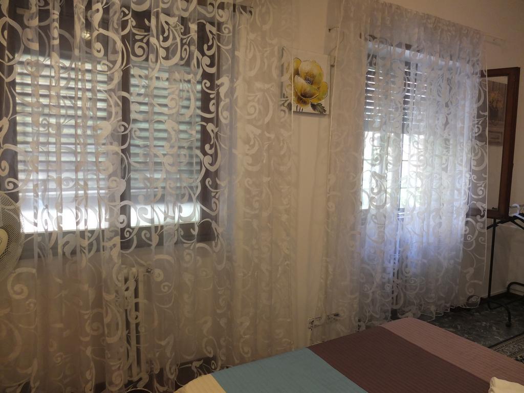 Maxim Rooms Рим Екстериор снимка