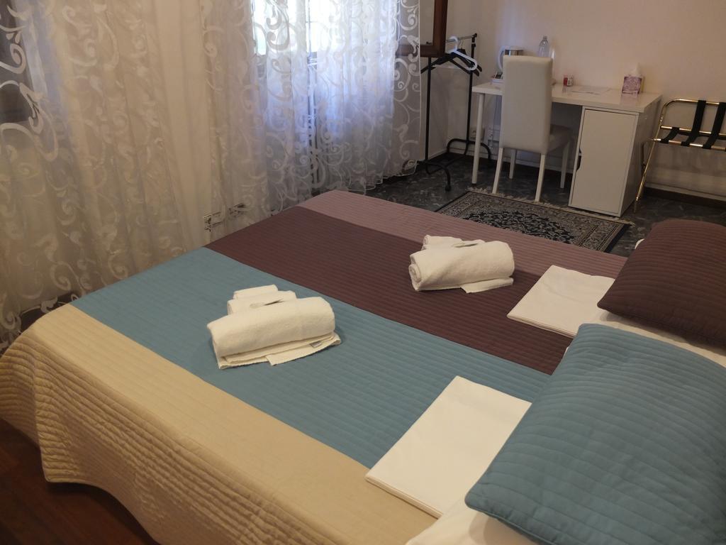 Maxim Rooms Рим Екстериор снимка
