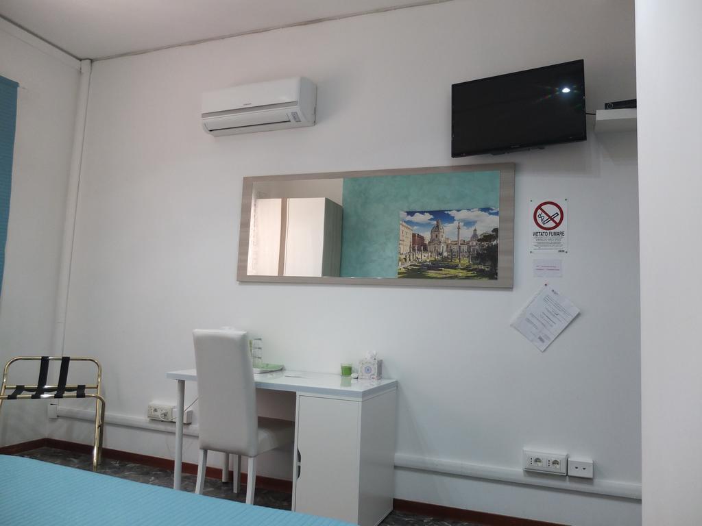 Maxim Rooms Рим Екстериор снимка