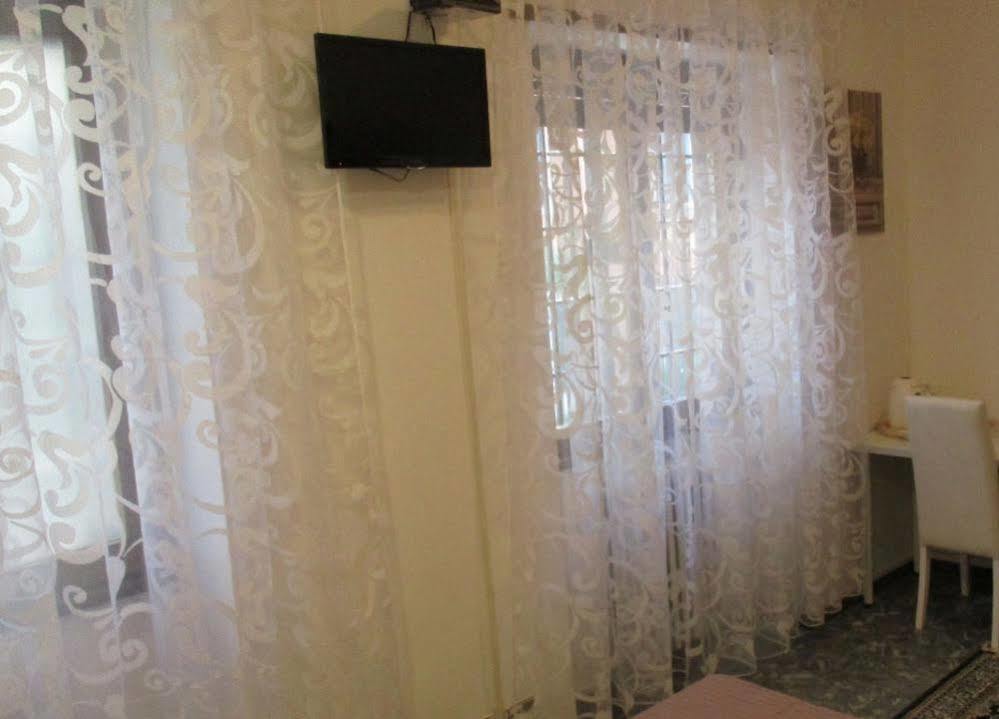 Maxim Rooms Рим Екстериор снимка