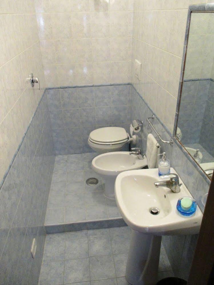 Maxim Rooms Рим Екстериор снимка