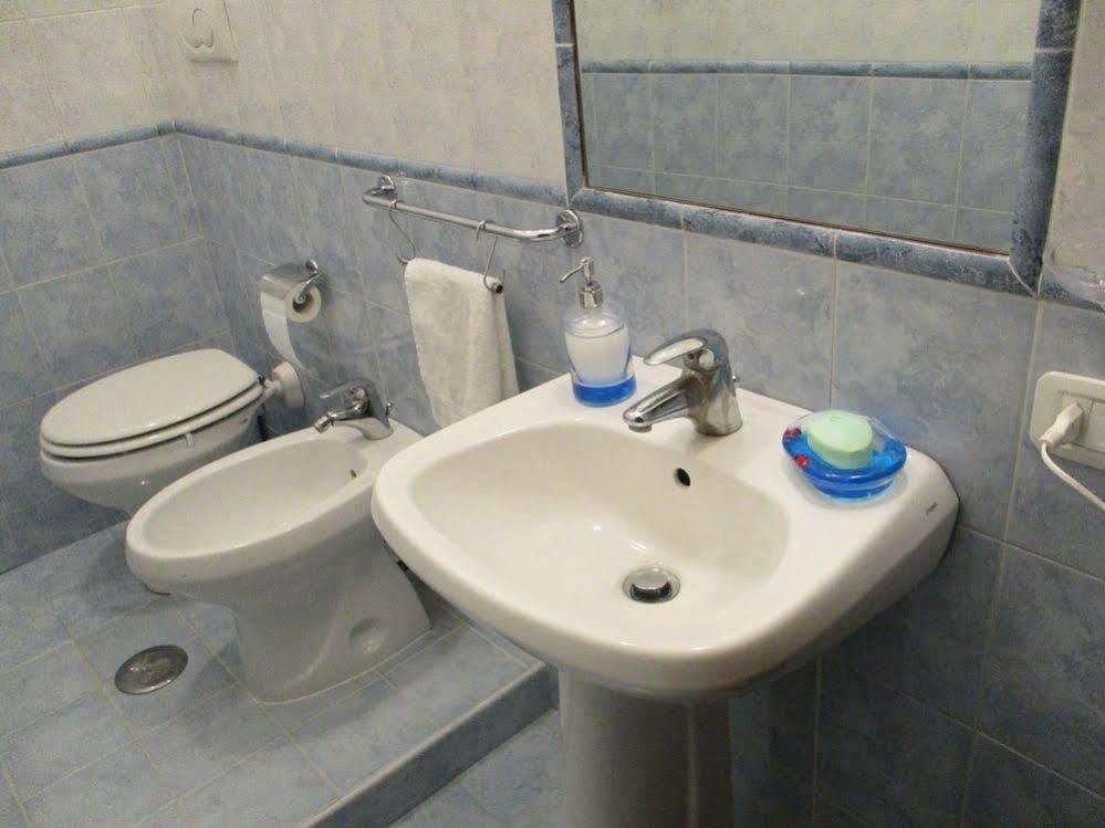 Maxim Rooms Рим Екстериор снимка