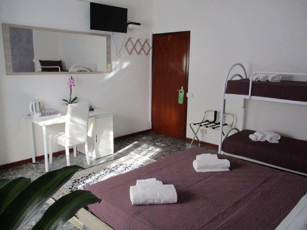 Maxim Rooms Рим Екстериор снимка