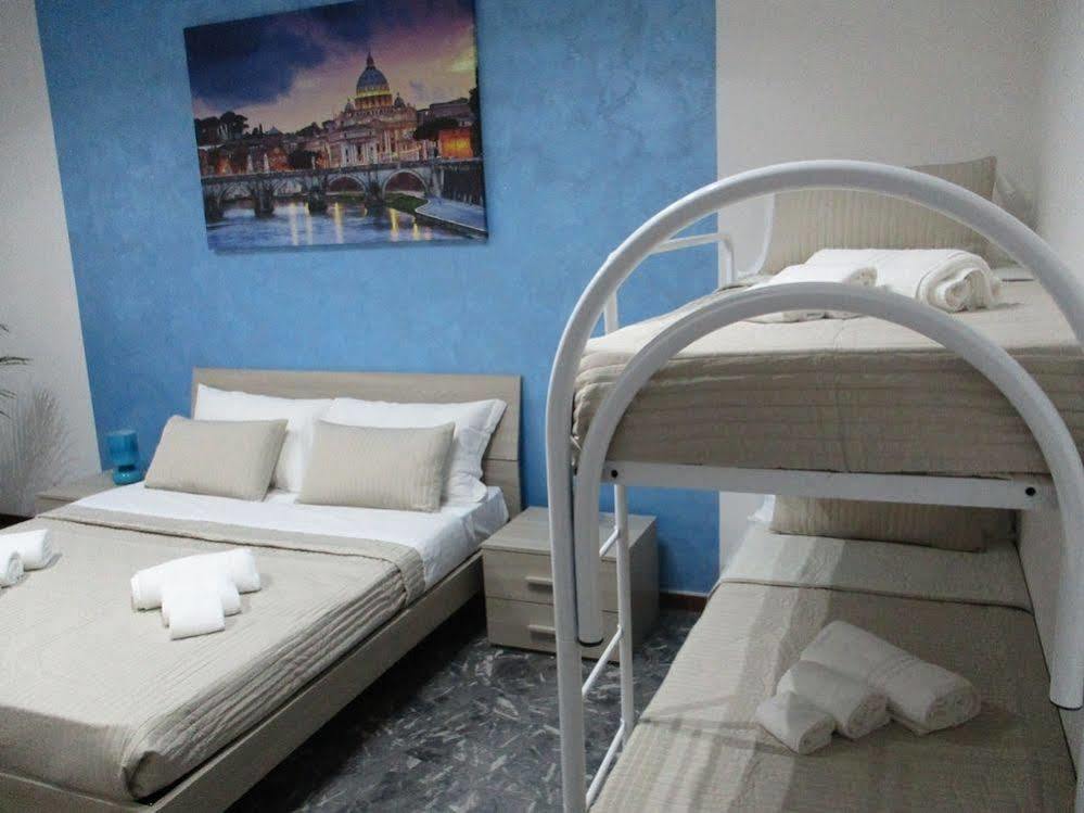 Maxim Rooms Рим Екстериор снимка