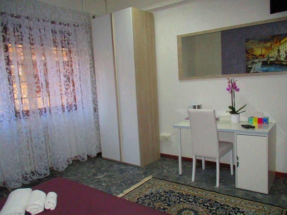 Maxim Rooms Рим Екстериор снимка