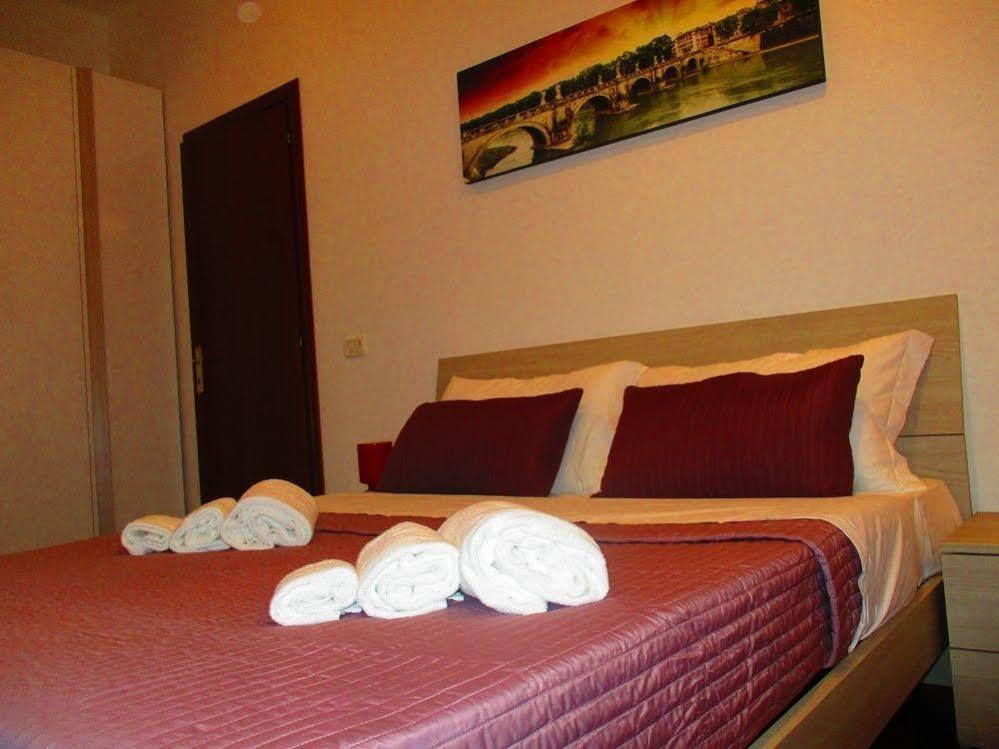 Maxim Rooms Рим Екстериор снимка