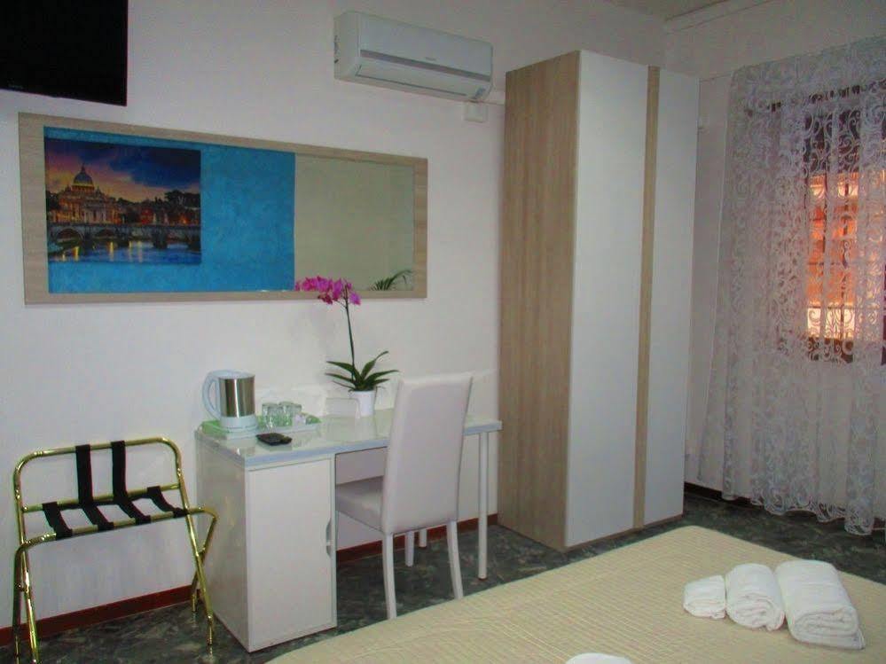 Maxim Rooms Рим Екстериор снимка
