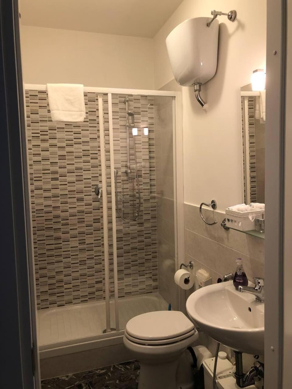 Maxim Rooms Рим Екстериор снимка