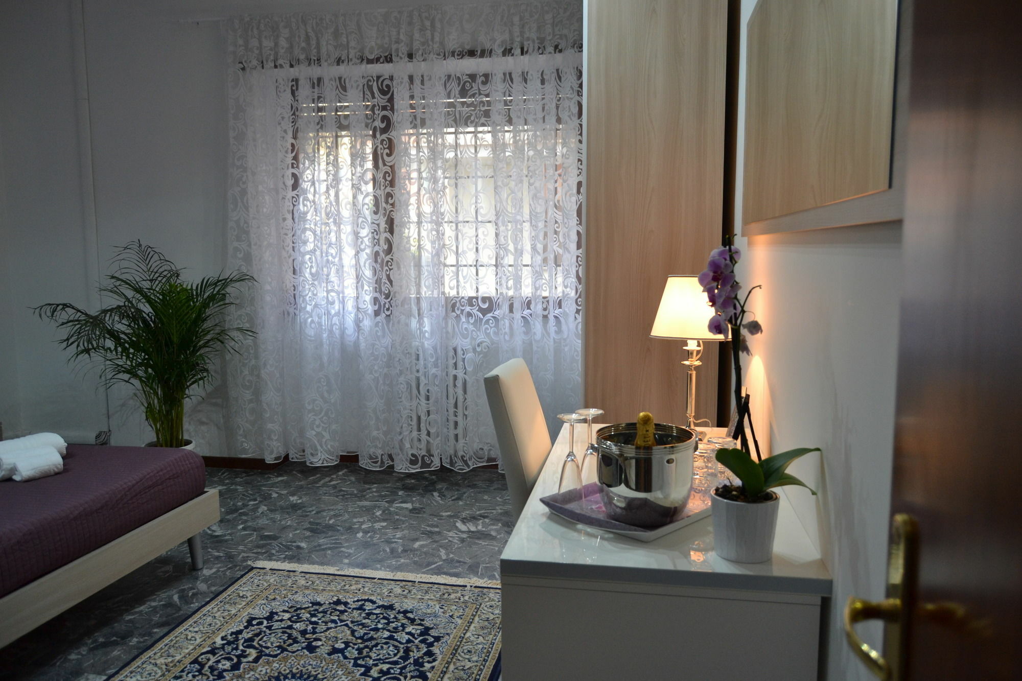 Maxim Rooms Рим Екстериор снимка