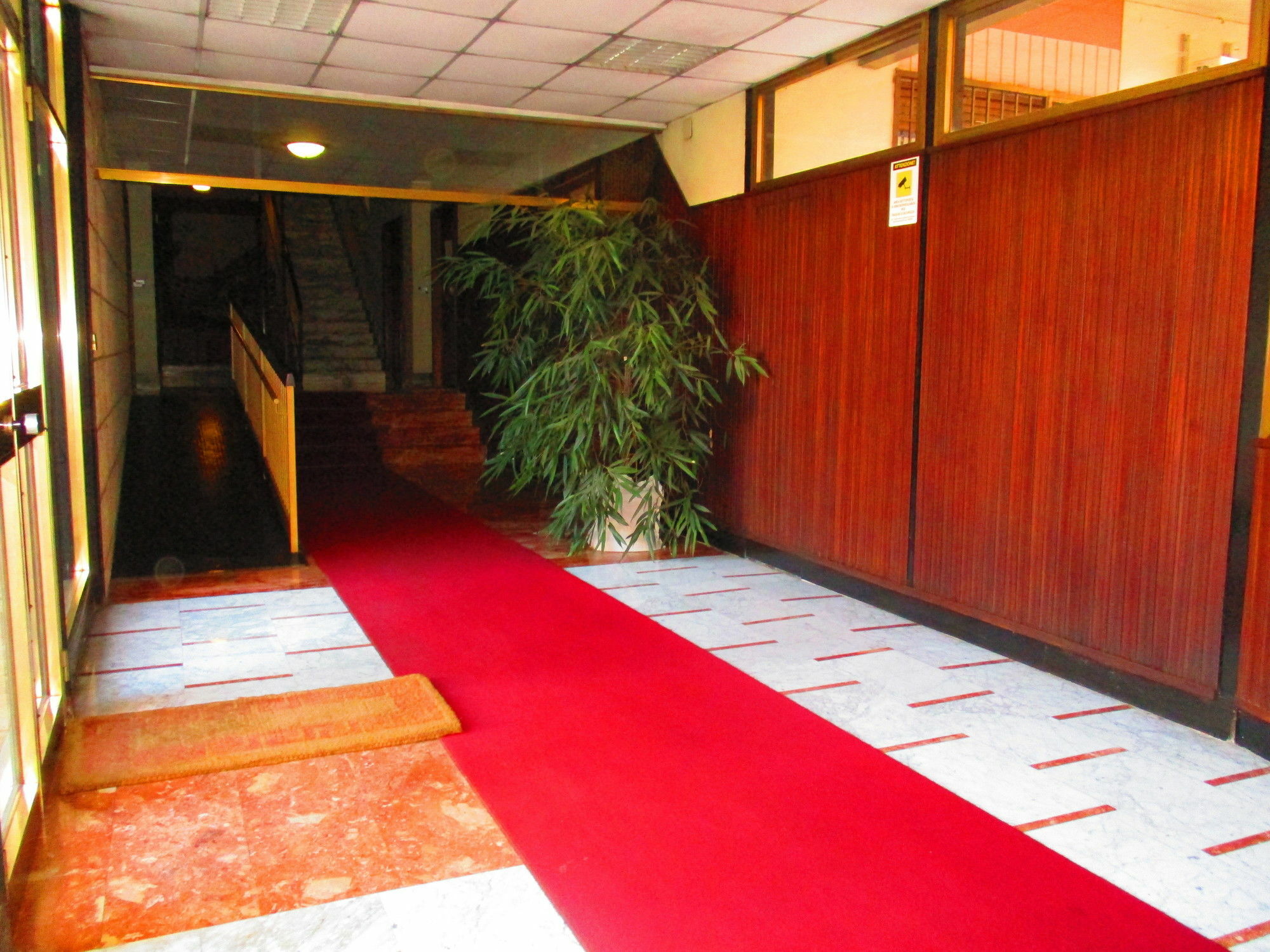 Maxim Rooms Рим Екстериор снимка