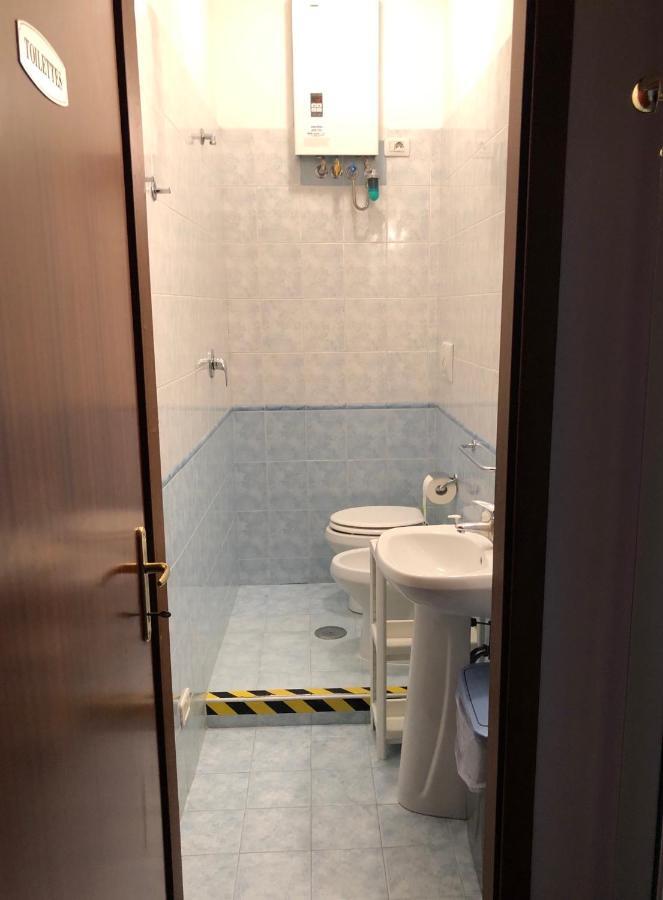 Maxim Rooms Рим Екстериор снимка